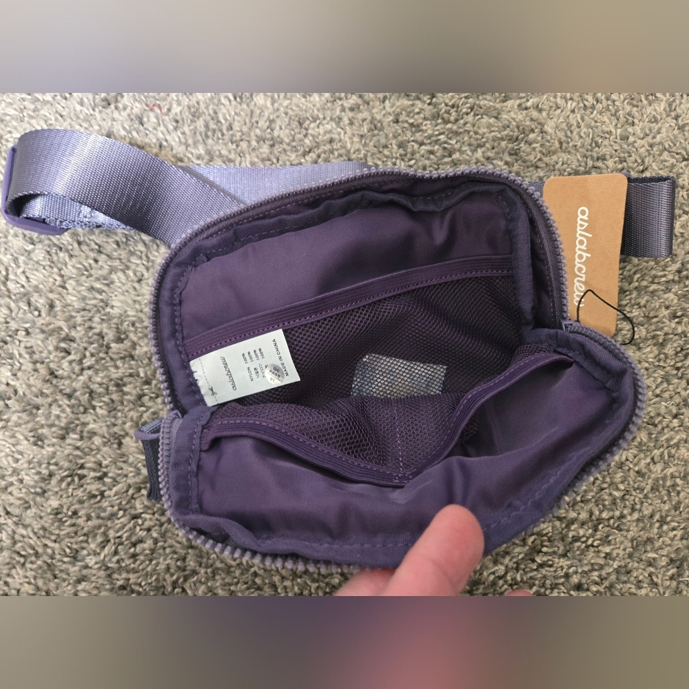 Compact lavender belt bag multiple compartments, Adjustable Waist Strap, NWT - Picture 4 of 9